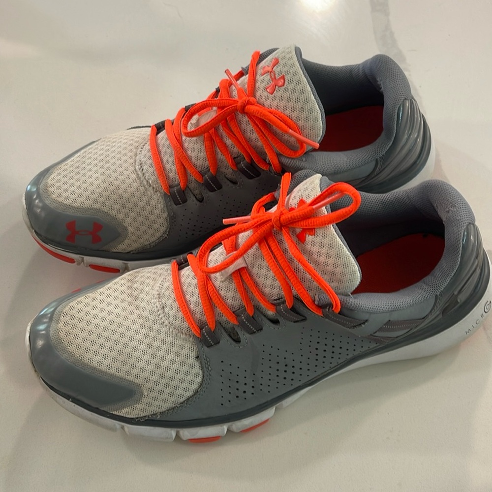 EUC UA men’s shoes size 10.5